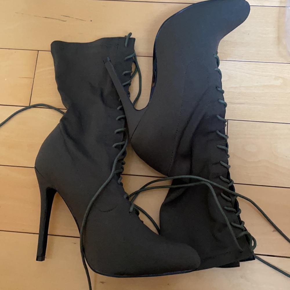 Brand new olive lace up booties